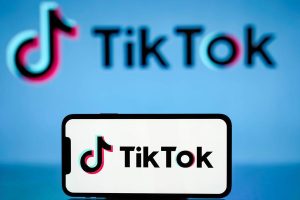 TikTok Logo auf einem Smartphone